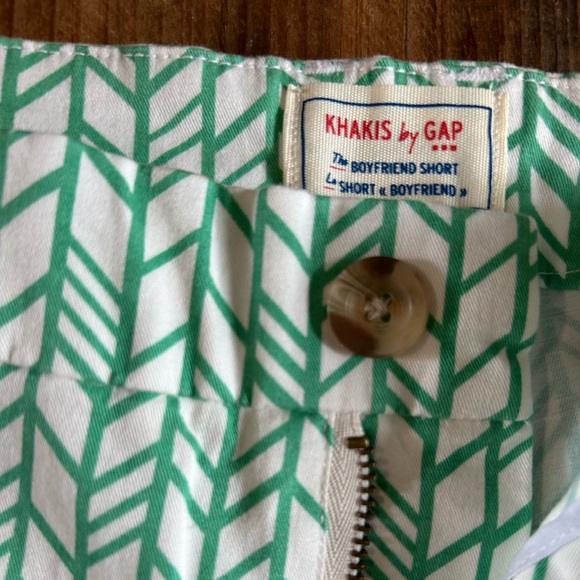 Khakis by Gap The Boyfriend Short - Picture 2 of 6
